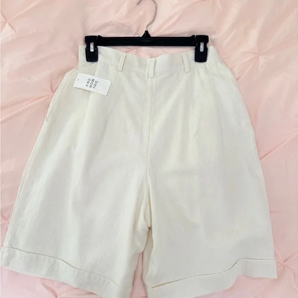 High-Waist Cream Pleated Women's Shorts - Picture 2 of 5